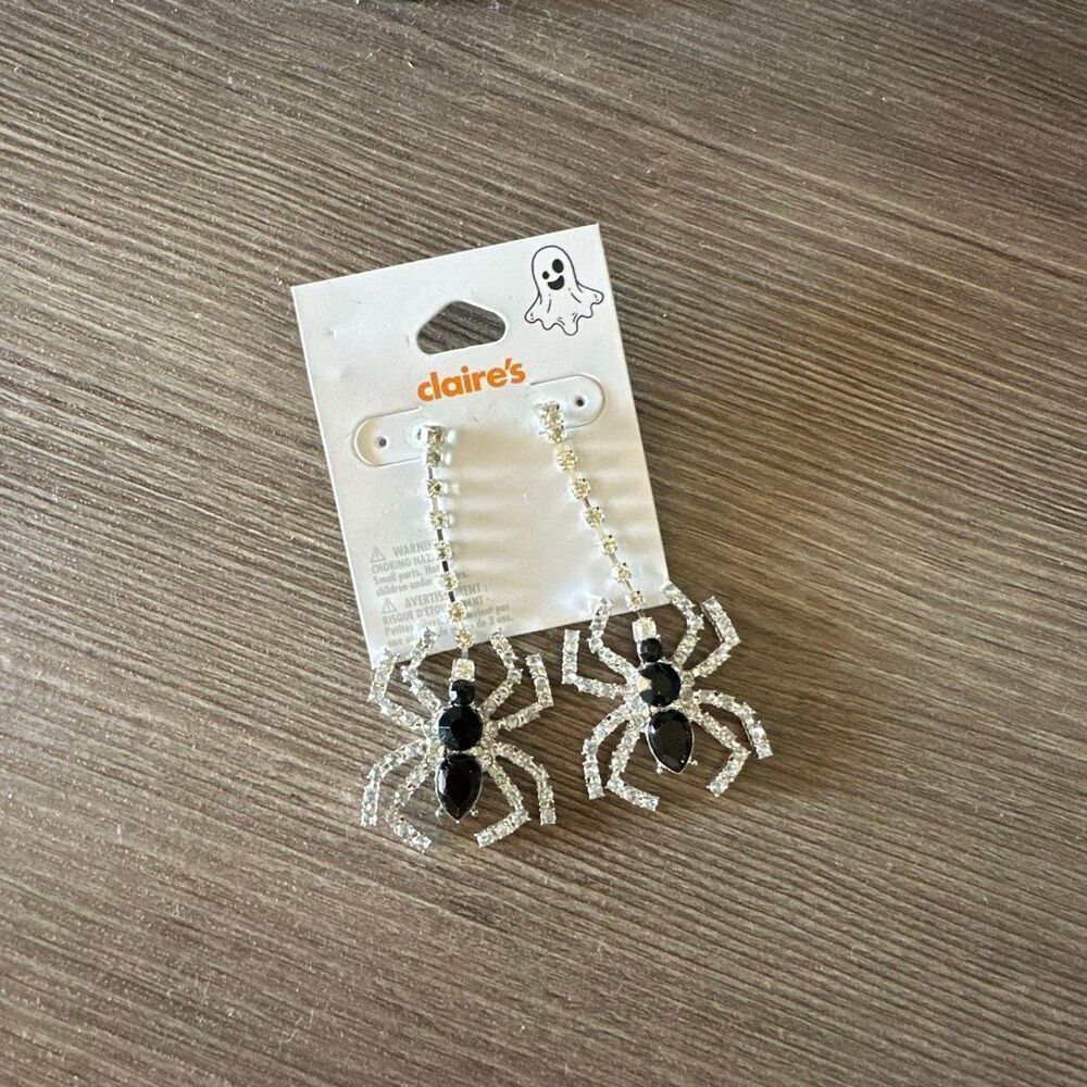 Claire’s spider dangle earrings brand new Halloween